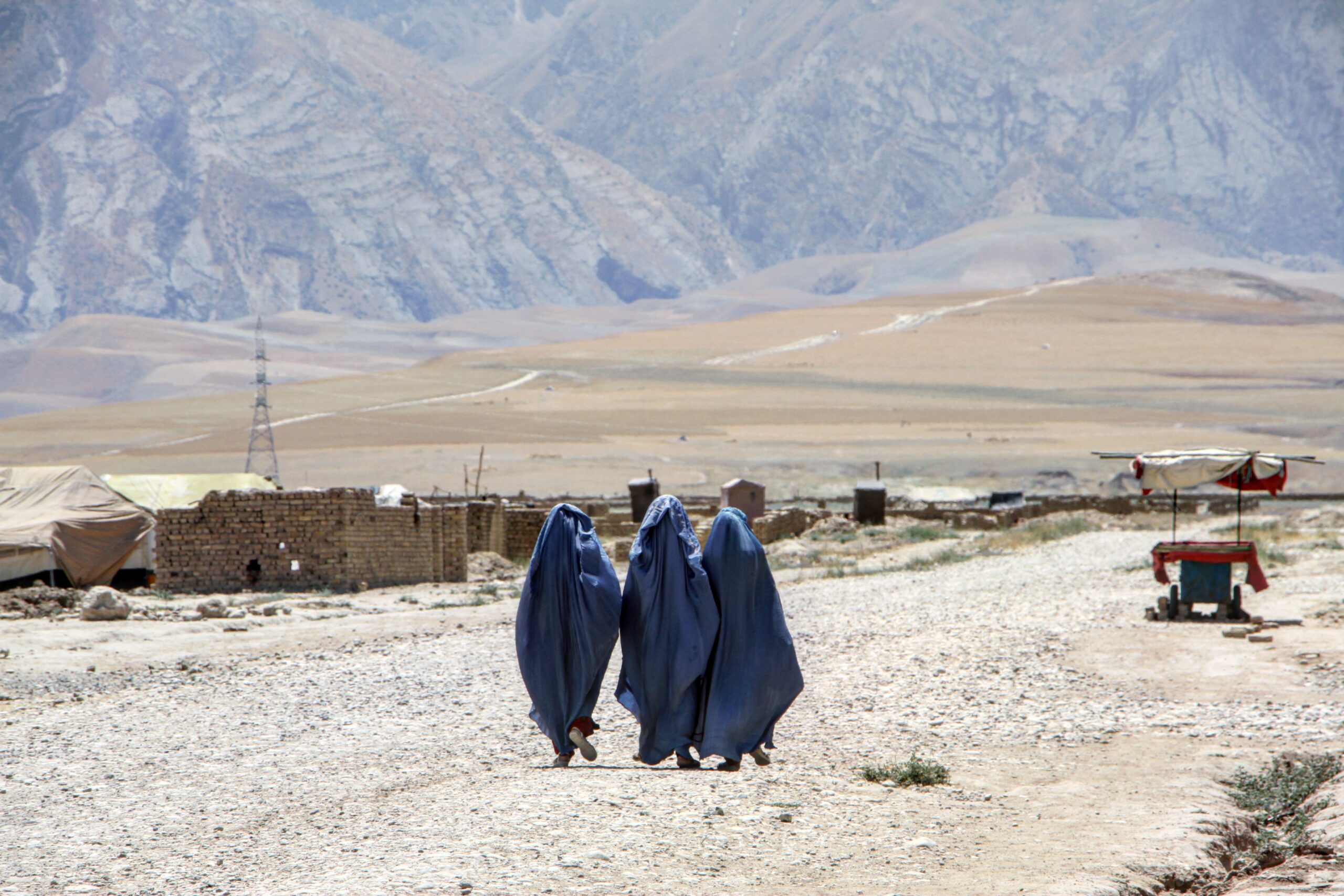 Afghanistan, droits des femmes et humanitaire : jusqu’où négocier avec les talibans ?
