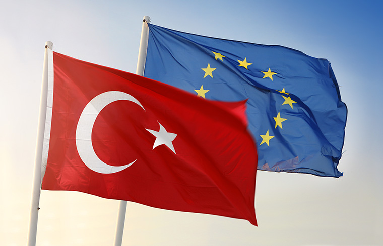 Gel du traité sur les forces conventionnelles en Europe par la Turquie
