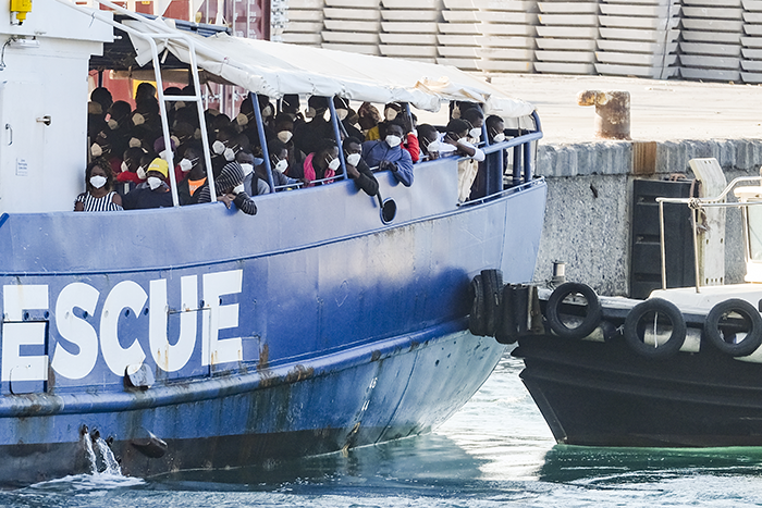 Lampedusa : quels enjeux de l’aide en Europe ?
